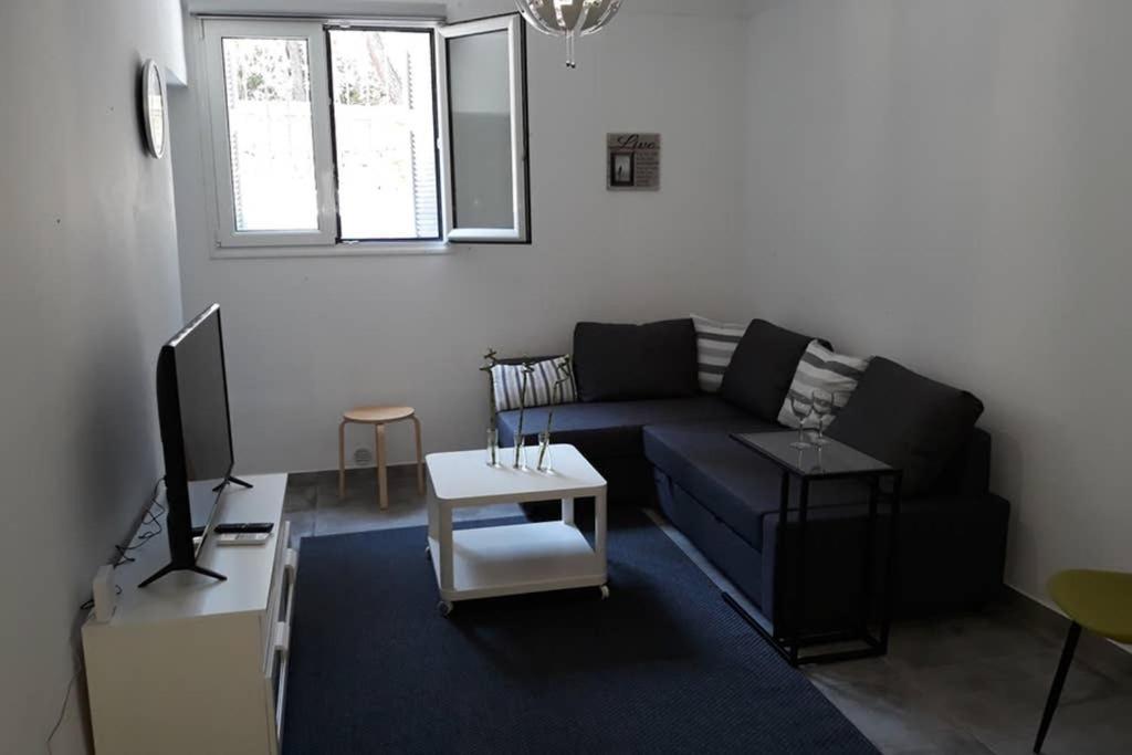 Cozy Apartment For 4 In Kolonaki, Lycabettus Athena Bagian luar foto