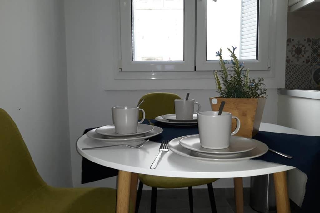 Cozy Apartment For 4 In Kolonaki, Lycabettus Athena Bagian luar foto